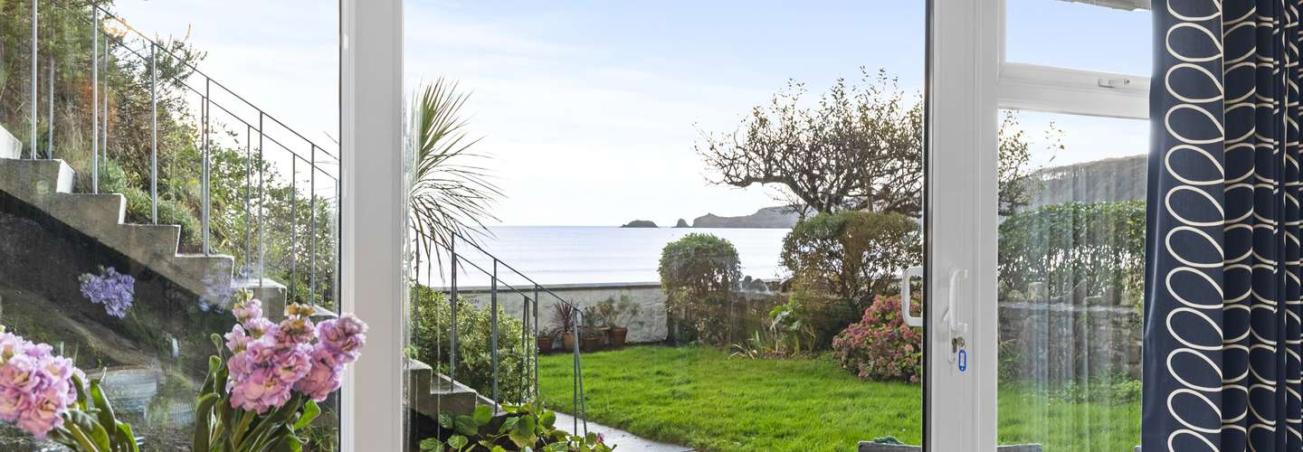 2 Beach Court - Direct Beach Access, Sea Views