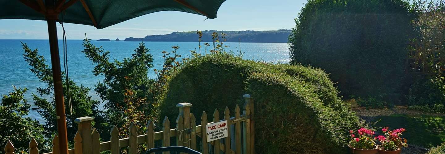 The Cottage - Sea Views, Direct Access to Beach