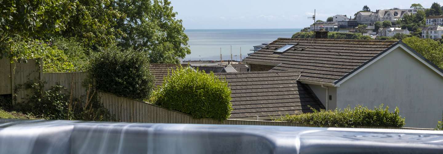 Amber Cottage - Hot Tub, Sea Views and Log Burner