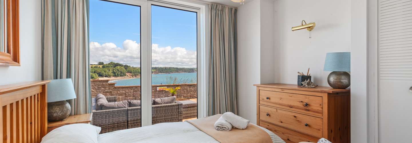 Captains View - Sea Views, Harbour Views, Terrace, Parking