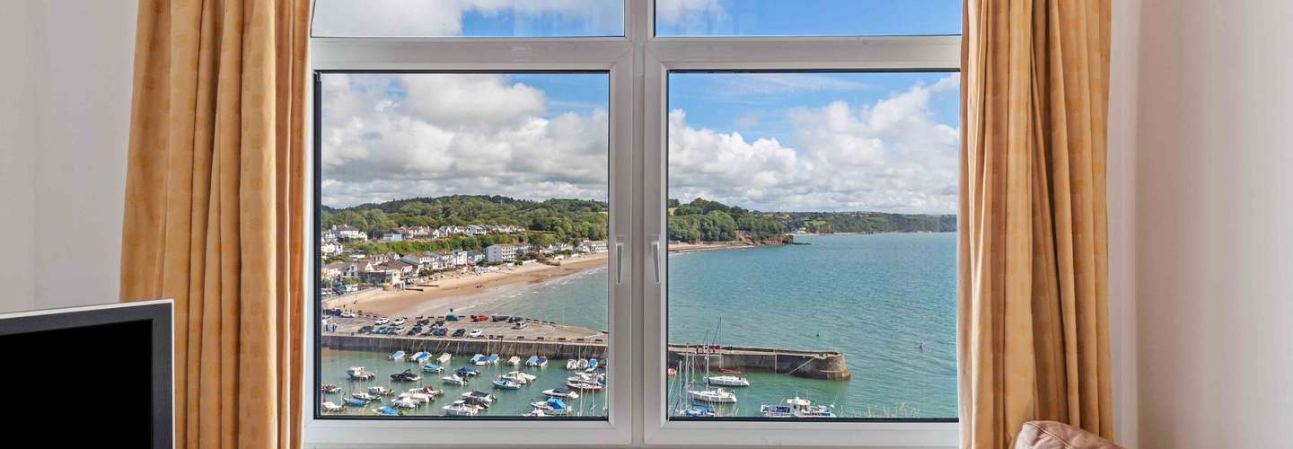 Captains View - Sea Views, Harbour Views, Terrace, Parking