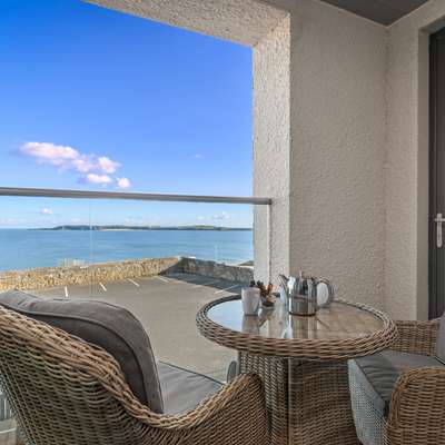 Apartment 8 Waterstone House - Luxury Apartment, Sea Views, Pet Friendly