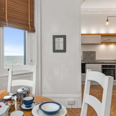 Spinnaker - Close to Town with sea views