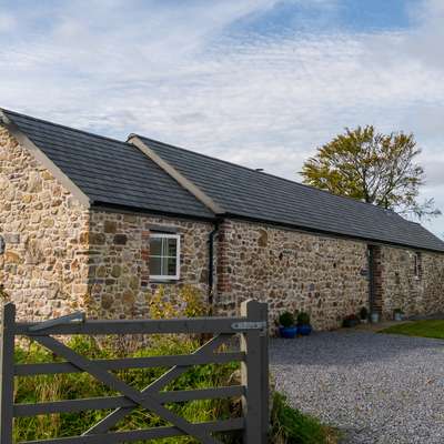 The Dairy - Luxury Cottage with Hot Tub and Views