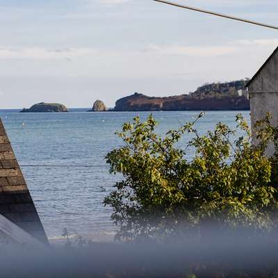 Ruby Cottage - Beachside Cottage with Views