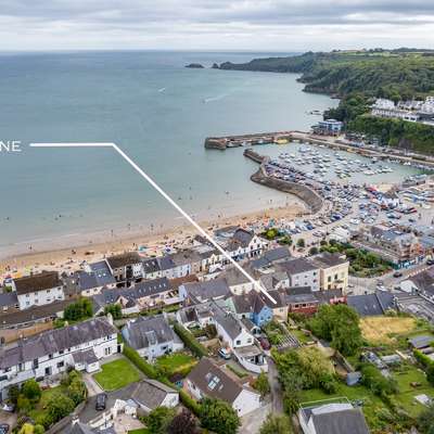 Ivydene Cottage - Beautiful Cottage, Stone Throw from Beach, Wonderful Sea Views