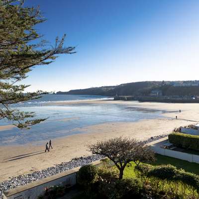 2 Beach Court - Direct Beach Access, Sea Views