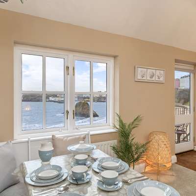 5 Sunny Cove - Direct Beach Access, Sea Views