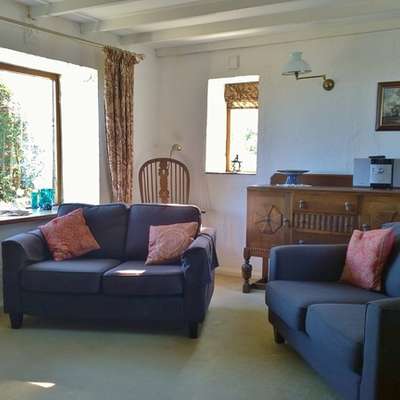 The Cottage - Sea Views, Direct Access to Beach