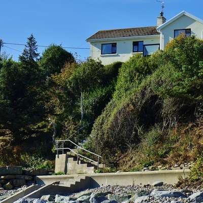 The Cottage - Sea Views, Direct Access to Beach