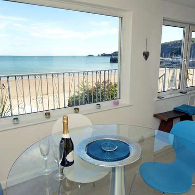 Gone to the Beach - Sea Views, Direct Beach Access