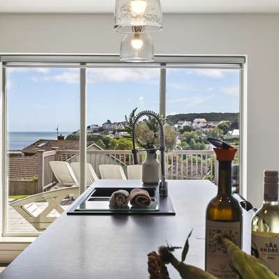 Amber Cottage - Hot Tub, Sea Views and Log Burner