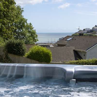 Amber Cottage - Hot Tub, Sea Views and Log Burner