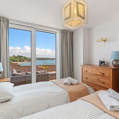 Captains View - Sea Views, Harbour Views, Terrace, Parking