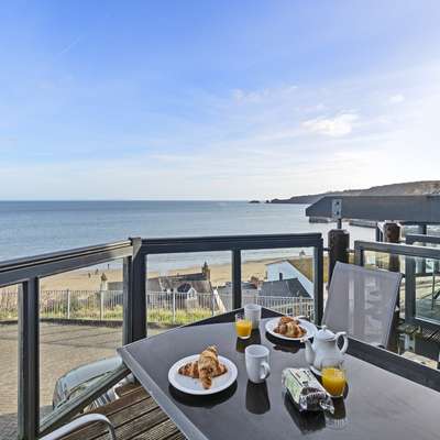 The Chandlery - Panoramic Sea Views, with Parking