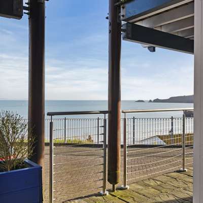 The Chandlery - Panoramic Sea Views, with Parking