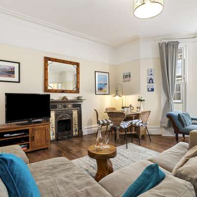 Sherbourne House - Seaside Apartment, Close to Town Centre