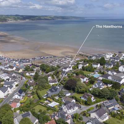 The Hawthorns - Luxury Cottage, Hot Tub, Sea Views